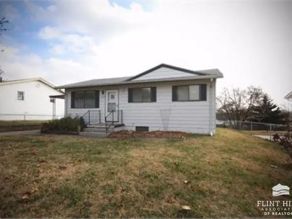 1509 Bel Air Dr, Junction City, KS 66441