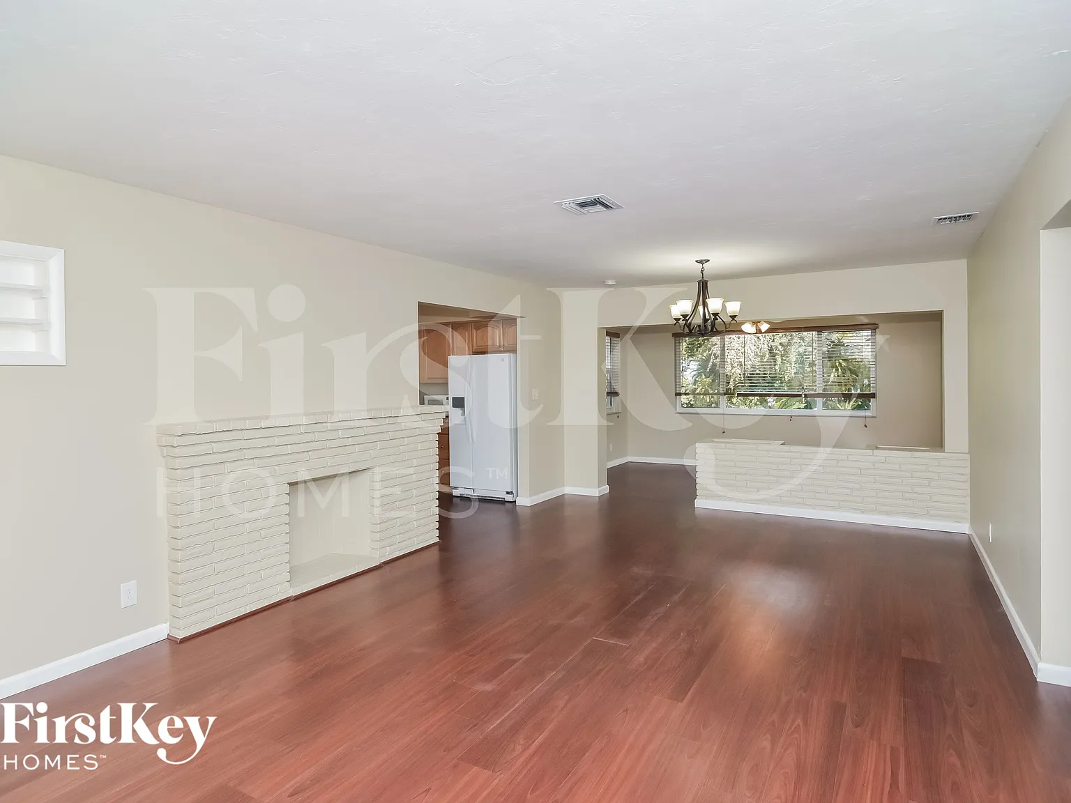 3 bed, 2.0 bath, 1455 sqft, $2,525 — Photo 4