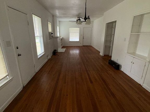 3rd image of 4210 Sullivan St