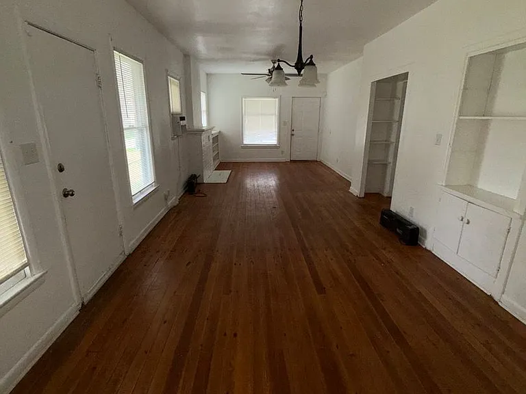 4210 Sullivan St — Photo 3