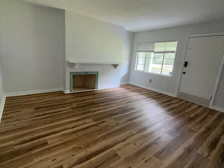 1016 Alba Dr — Photo 2