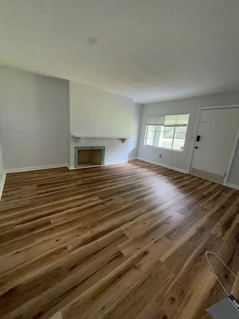 Building Photo - 1016 Alba Dr