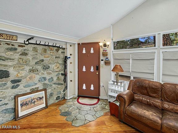 2nd image of 1019 W Canyon Dr