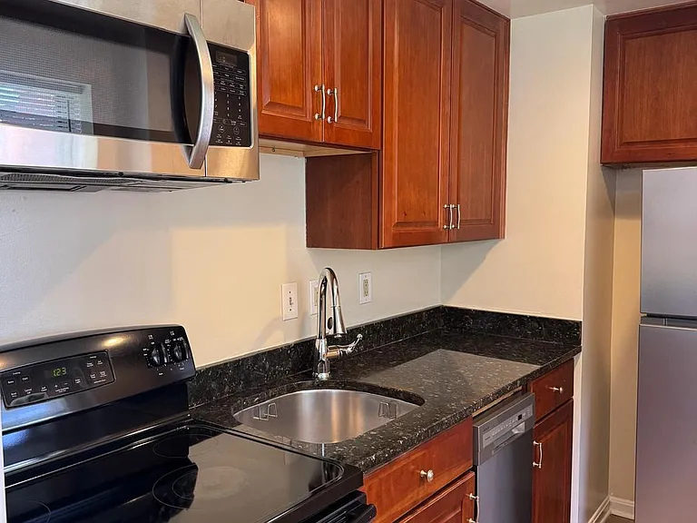 1720 Queens Ln #3172 — Photo 10