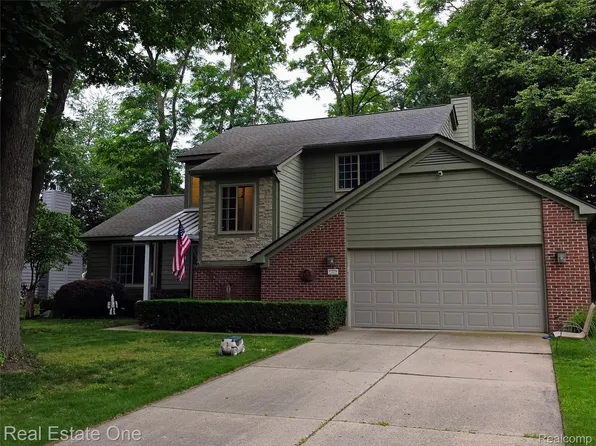 1574 Cardinal Rdg, West Bloomfield, MI 48324