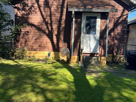 2nd image of 651 Curtis St