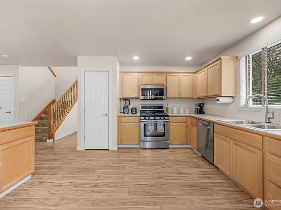 4th image of 6715 84th Drive NE