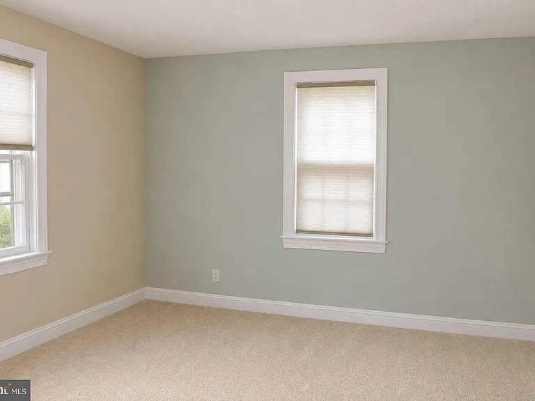 324 W Asher St — Photo 8