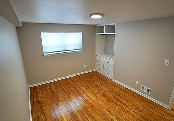3rd image of 710 Hollywood Ave #1