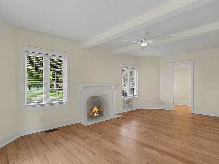 Spacious living area (fireplace not usable, for aesthetic purposes only)