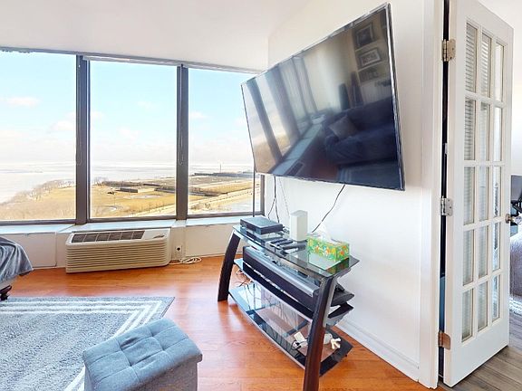 4th image of 505 N Lake Shore Dr APT 1507