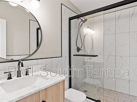 4th image of 1541 W La Salle St