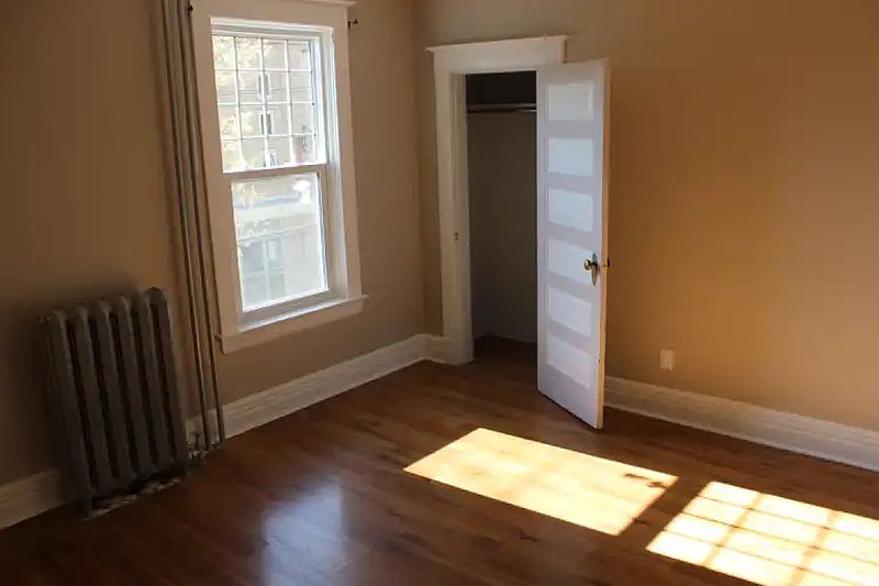 Winnipeg Apartment for rent - 4 Bedrooms — photo 7
