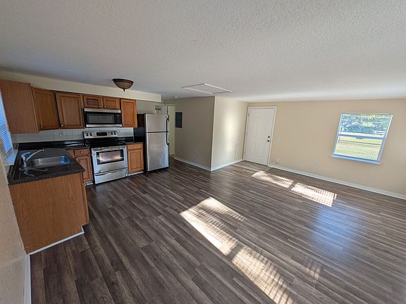2nd image of 1565 Violet Ave APT D