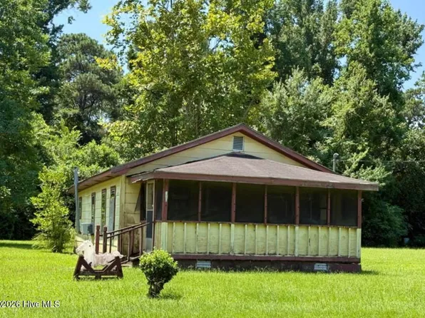 217 W South Street, Rose Hill, NC 28458