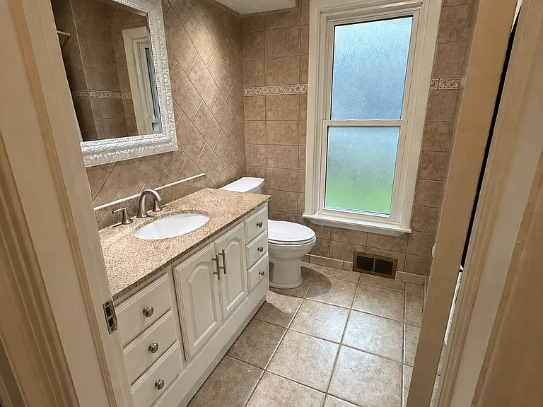 402 Whitney Ave — Photo 12