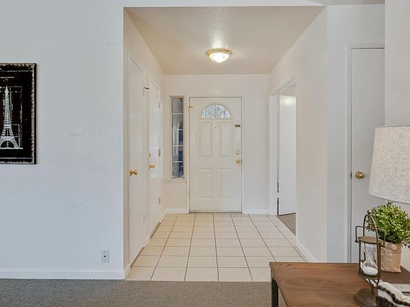 4th image of 1100 Gladys Way