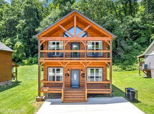 3133 Cherokee Valley Dr, Pigeon Forge, TN 37862