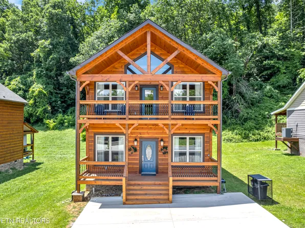 3133 Cherokee Valley Dr, Pigeon Forge, TN 37862