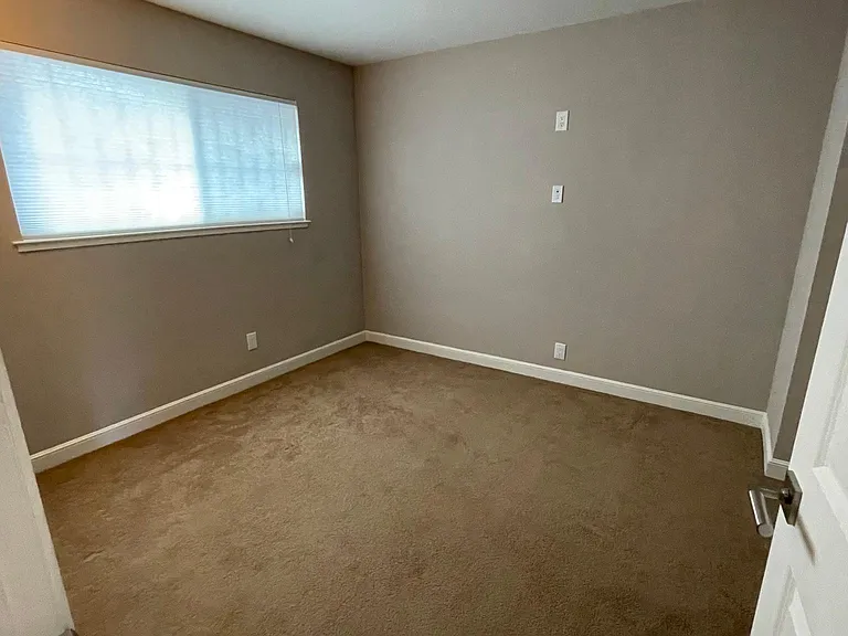 141 N Spruce Ave — Photo 13