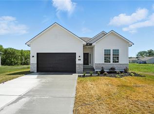 308 SW Hawthorne Ct, Blue Springs, MO 64014