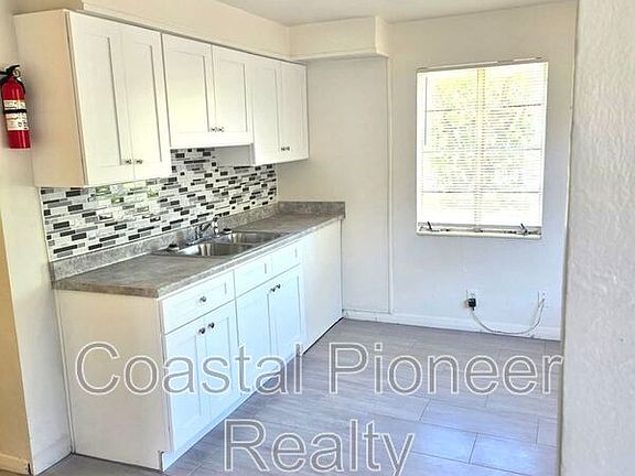4th image of 3405 E 21st Ave #A