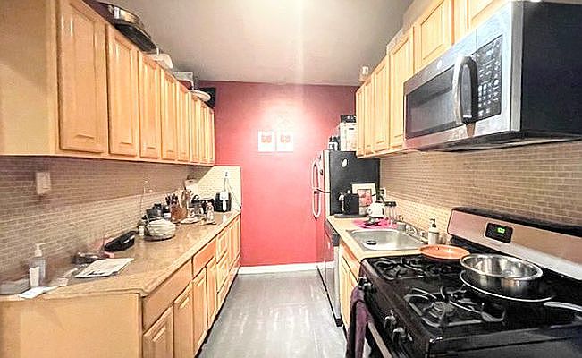 2nd image of 3489 Broadway #22