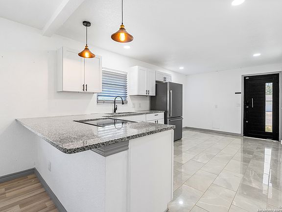 4th image of 214 Oriole Ln