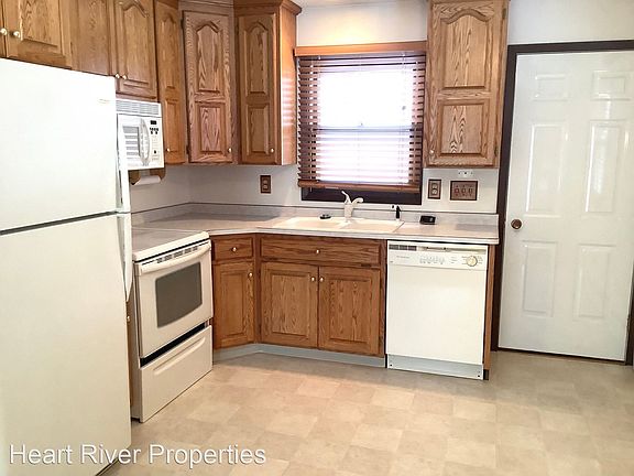 2nd image of 36 10th St E APT 1