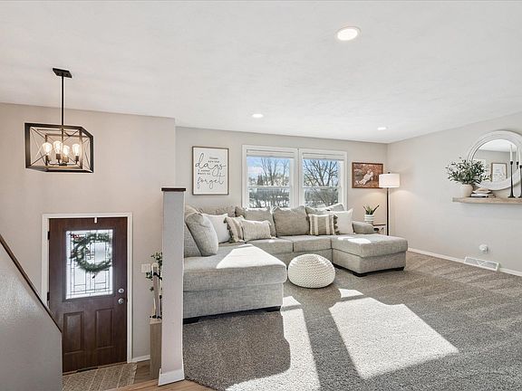 3rd image of 106 5th Ave NW