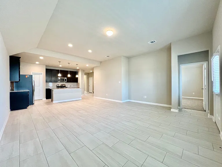 1606 Misty Elm St — Photo 5