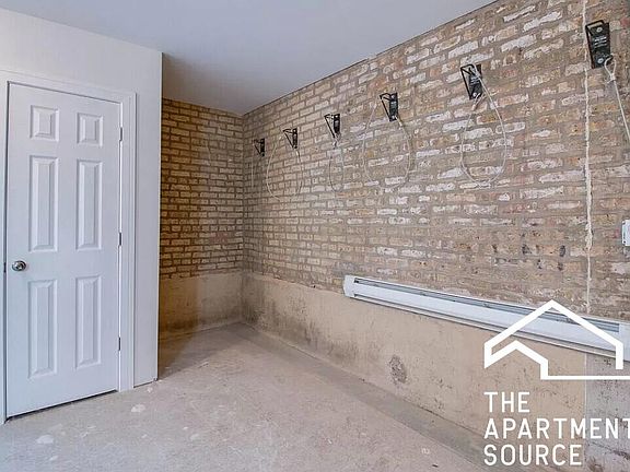 5th image of 1667 N Richmond St APT 1