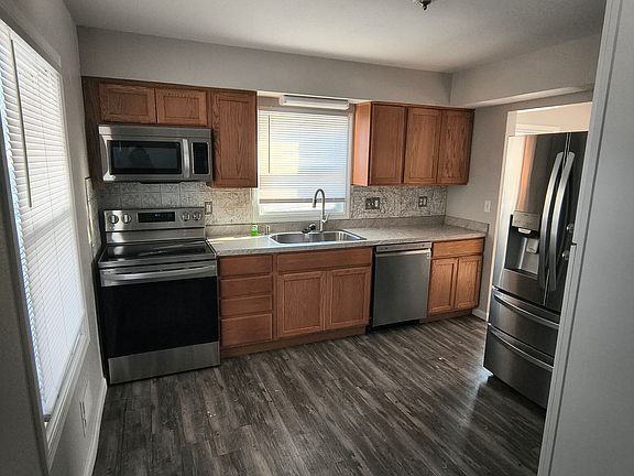 4th image of 3040 W Laskey Rd