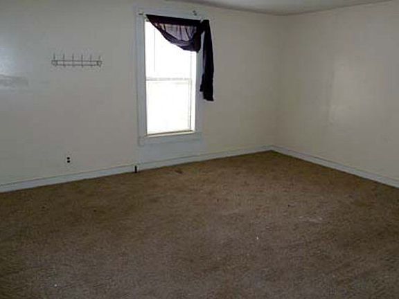 5th image of 701 E Ave E