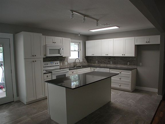 2nd image of 441 Santa Fe Dr