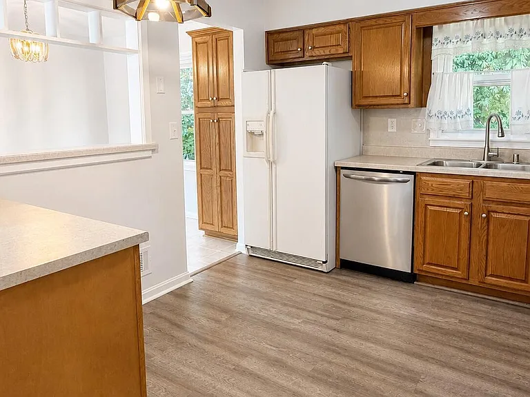 5109 Volney Ct — Photo 6