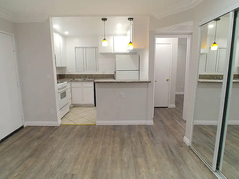 14242 Roscoe Blvd — Photo 18