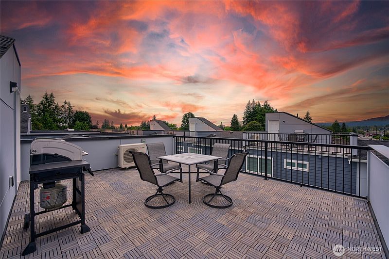 2nd image of 4716 72nd St NE Street NE #101