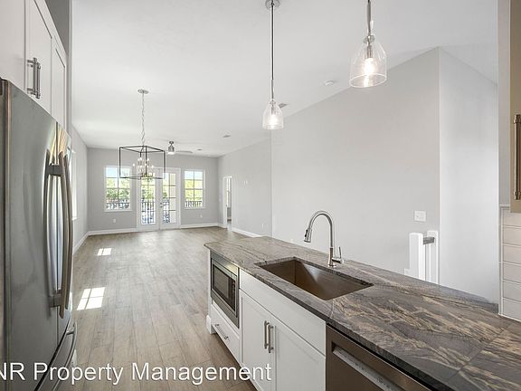 5th image of 2721 SW 87th Dr #B