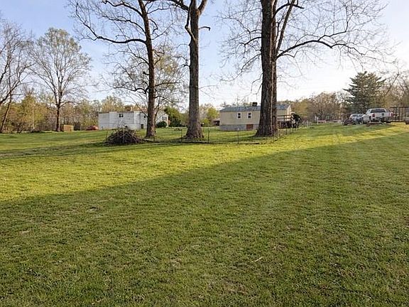 3rd image of 3701 Irisburg Rd