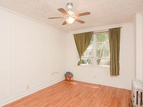 5th image of 4060 N Kenmore Ave APT 101