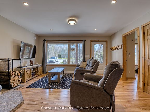 4th image of 23 Maple Dr