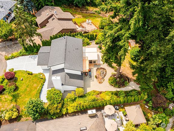 5th image of 20432 NE 3rd Street
