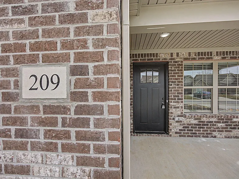 209 Harvest Park Dr — Photo 2
