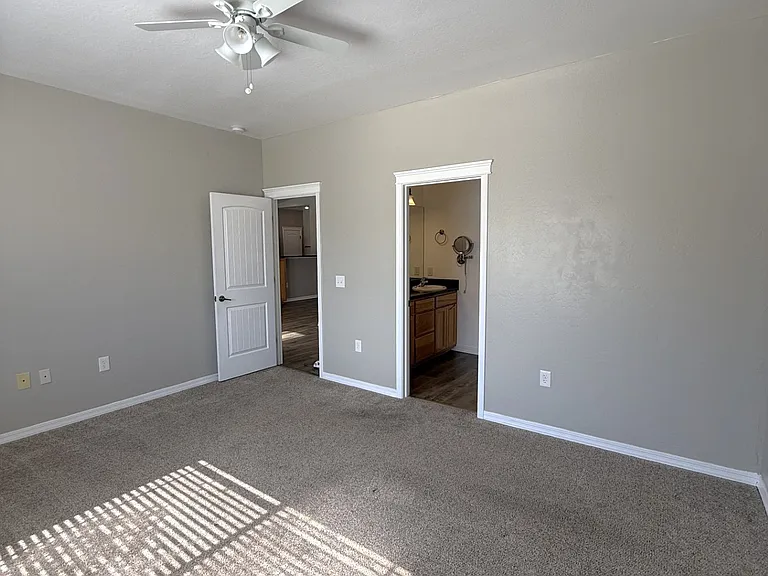 85 S Hillcrest Dr — Photo 17