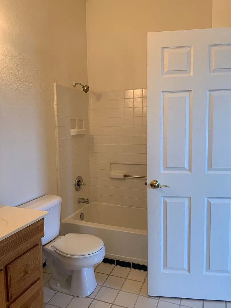 555 Broadway — Photo 2