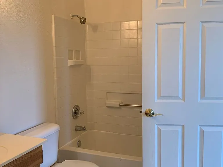 555 Broadway Ave — Photo 8