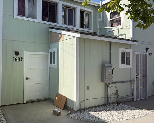 2nd image of 160 W 59th St #1/4