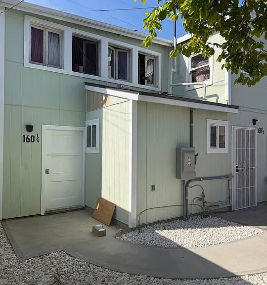 160 W 59th St #1/4 — Photo 2