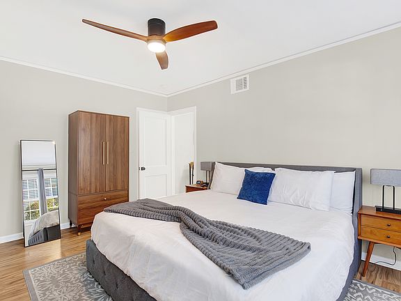 3rd image of 6 W 51st St #1